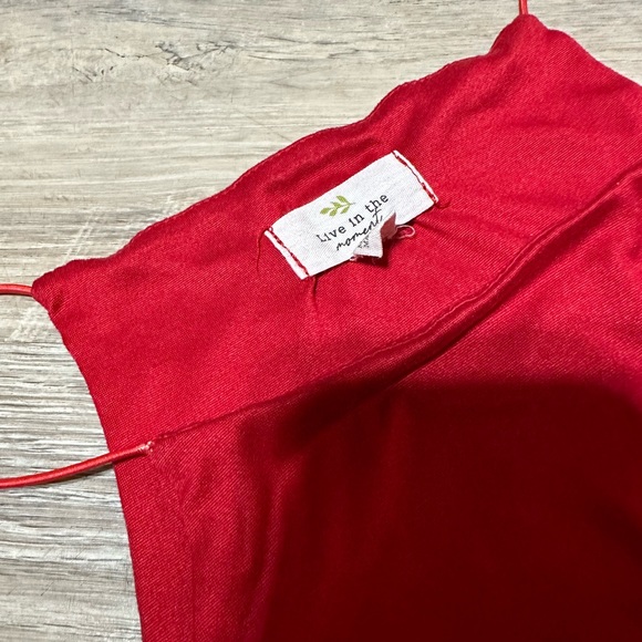 Live in the moment crop top - Picture 2 of 2